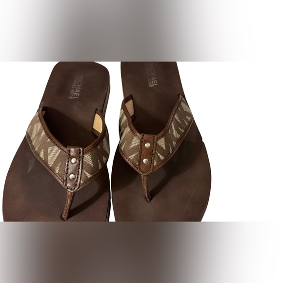 Michael Kors Brown Flip Flops Sandals - Picture 3 of 5